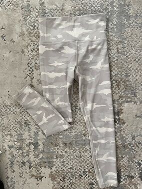 Athleta elation camo 7/8 tight leggings in XS